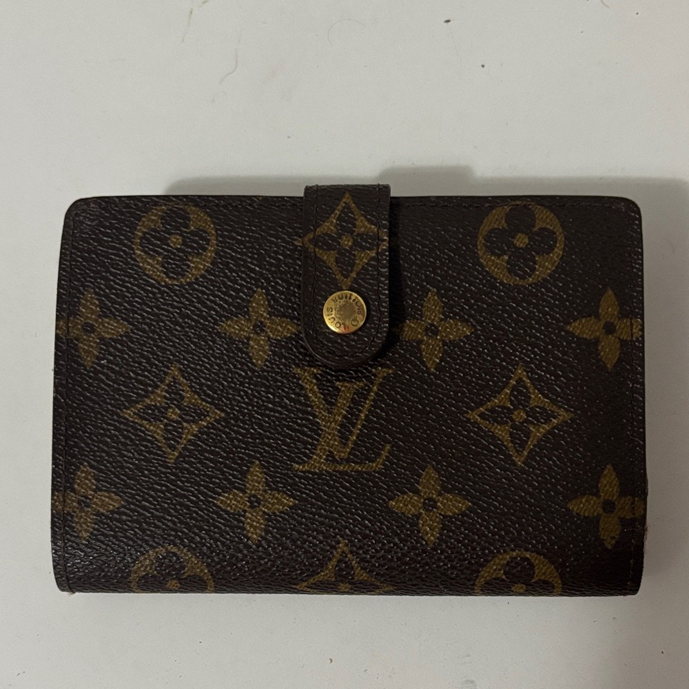 Louis Vuitton Monogram Key Holder in Brown and Gold